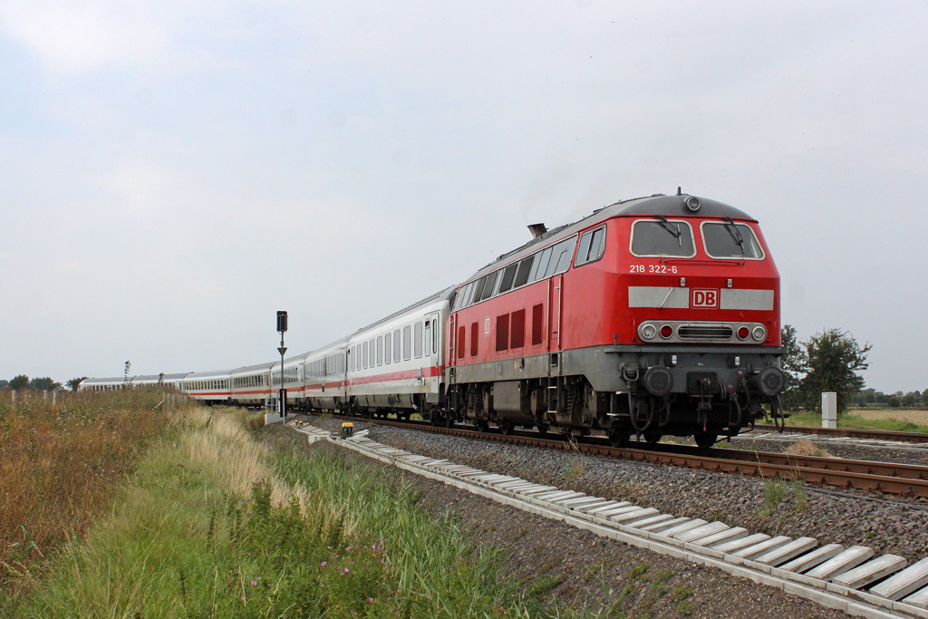 Die 218 322-6 in Fehmarn-Burg am 04,08,11