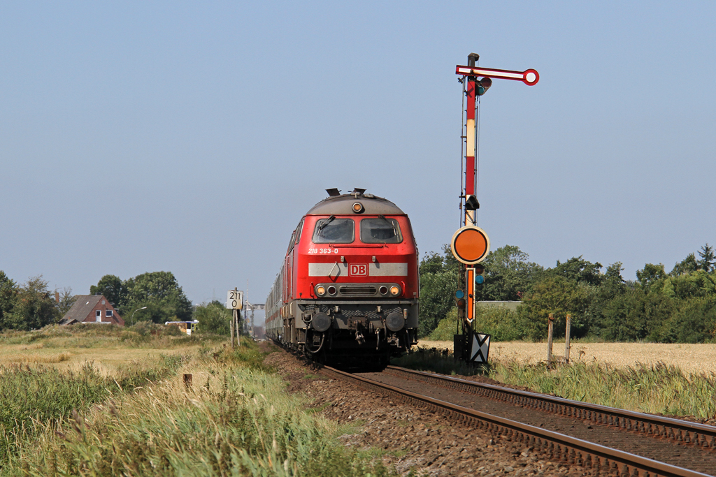Die 218 363-0 und 218 379-6 in Klanxb�ll am 15,08,12