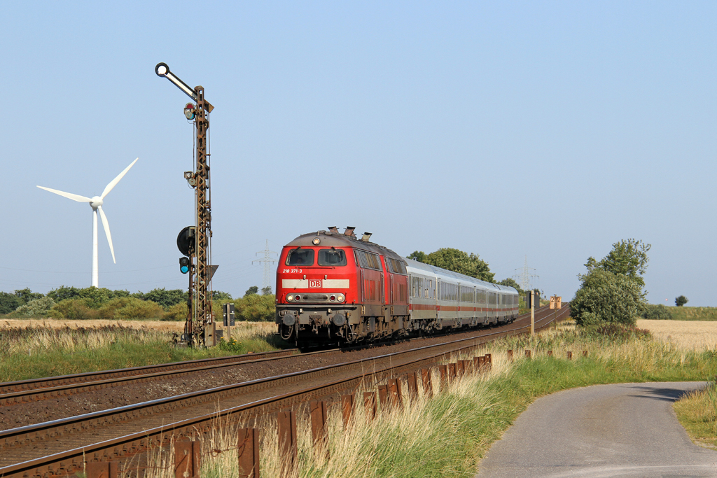 Die 218 371-3 und 218 314-3 in Klanxb�ll am 15,08,12