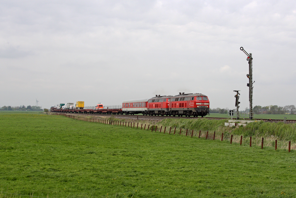 Die 218 371-3 und 218 363-0 in Lehnshallig am 14,05,12 