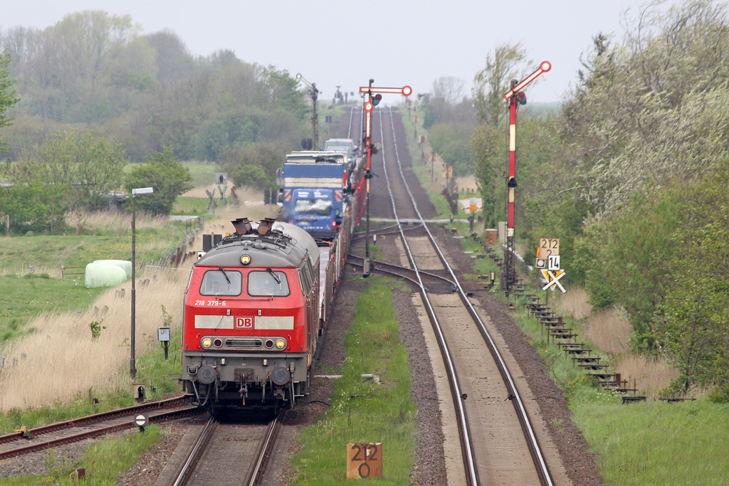 Die 218 379-6 und 218 364-8 am SyltShuttle in Klanxb�ll am 14,05,12