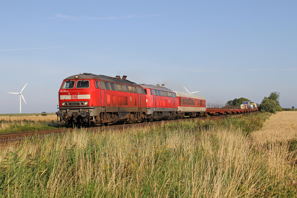 Die 218 380-4 und 218 831-6 in Klanxb�ll am 14,08,12