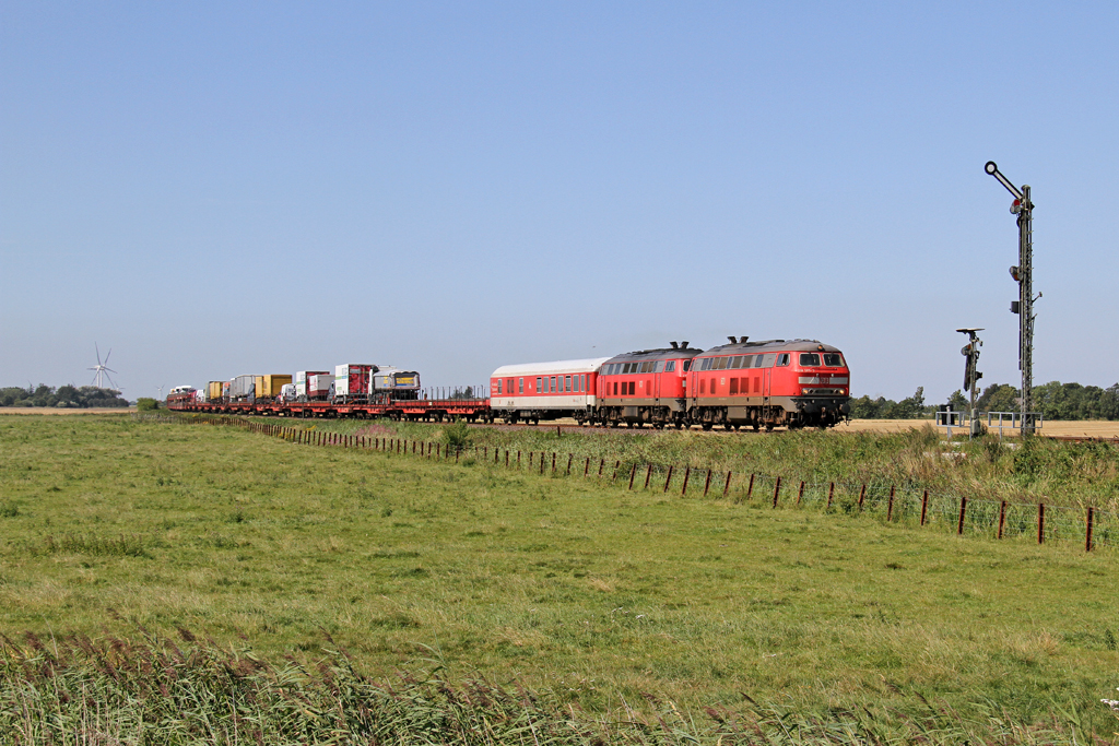 Die 218 385-3 und 218 344-0 in Lehnshallig am 15,08,12