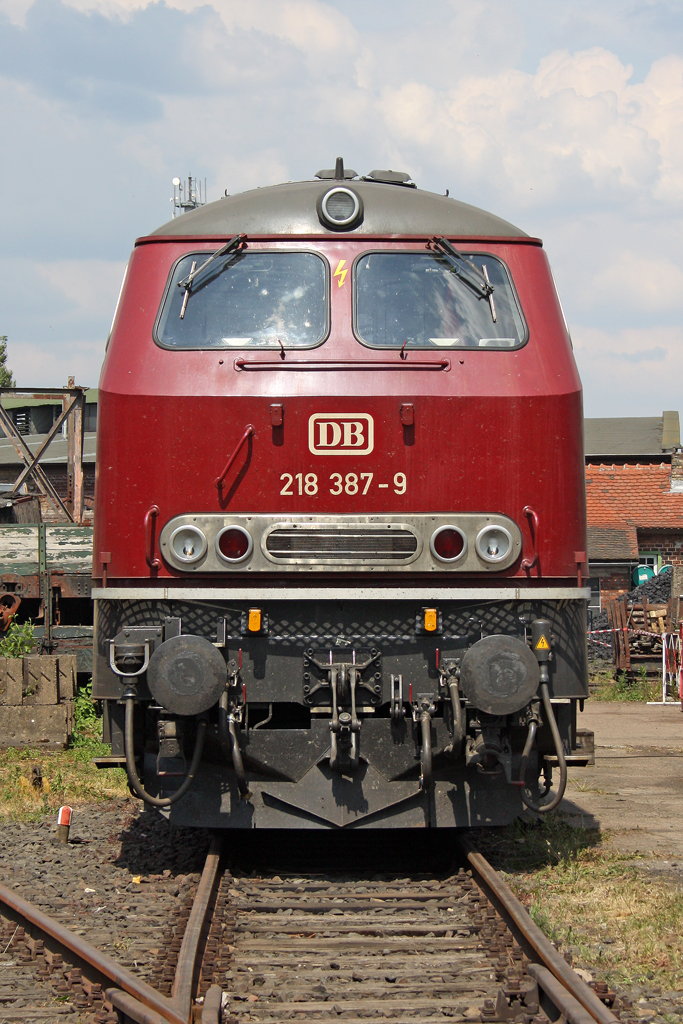 Die 218 387-9 in Darmstadt-Kranichstein am 04,06,11