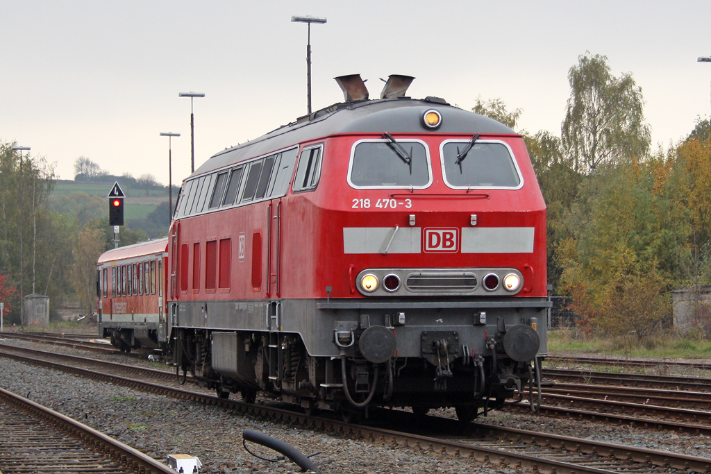 Die 218 470-3 in Frankenberg (Eder) am 23,10,10