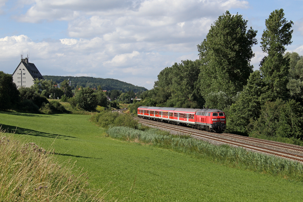 Die 218 476-0 mit RE bei Aulendorf am 30,07,12