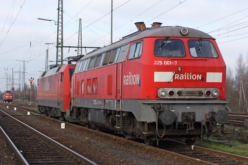 Die 225 001-7 in Koblenz L�tzel am 20,01,11 