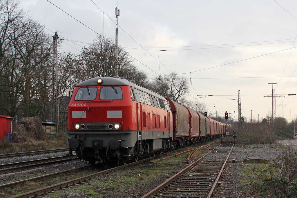 Die 225 024-9 in Ratingen Lintorf am 26,01,11