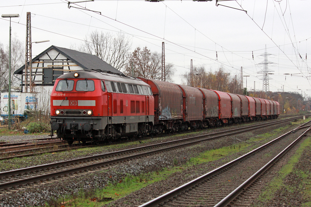 Die 225 029-8 in Ratingen Lintorf am 17,11,10