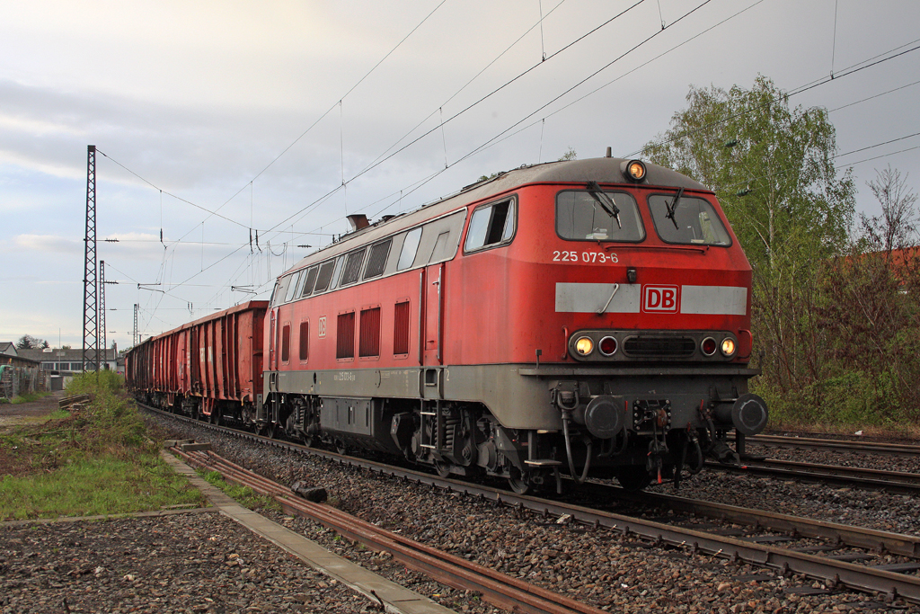 Die 225 073-6 in Niederlahnstein auf dem Weg nach Limburg am 19,04,12