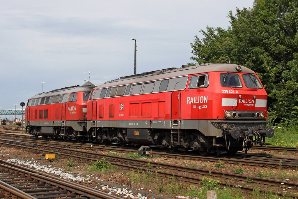 Die 225 806-9 ( 218 006 ) in M�hldorf am 02,08,10