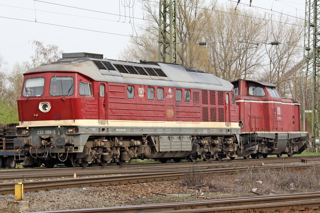 Die 232 088-5 mit 212 370-4 in Gremberg am 07,04,10