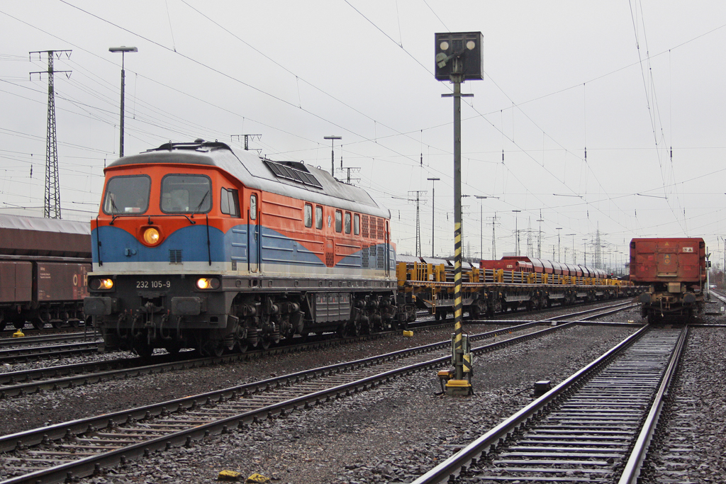 Die 232 105-9 in Koblenz L�tzel am 12,12,11