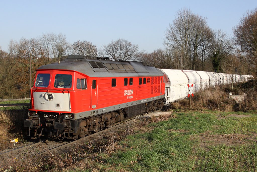 Die 232 201-4 bei der Ausfahrt aus W�lfrath Flandersbach , am 20,11,09