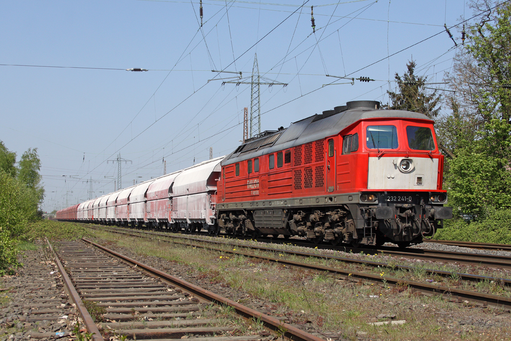 Die 232 241-0 mit dem 47751 richtung W�lfrath Rodenhaus in Ratingen Lintorf am 19,04,11