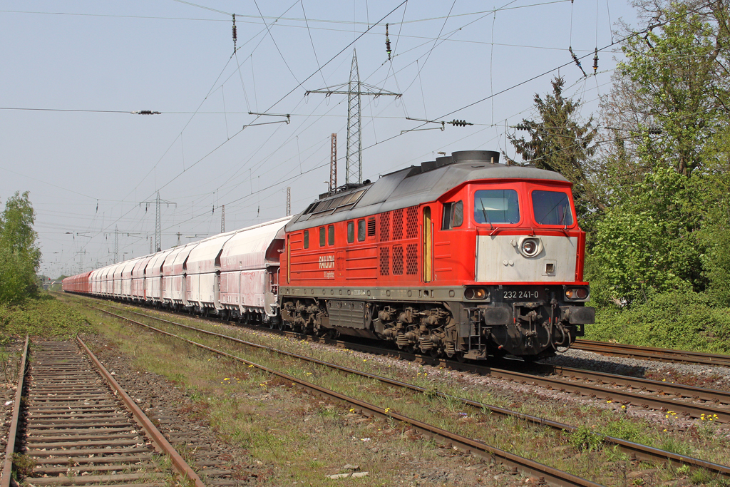 Die 232 241-0 in Ratingen Lintorf am 21,04,11