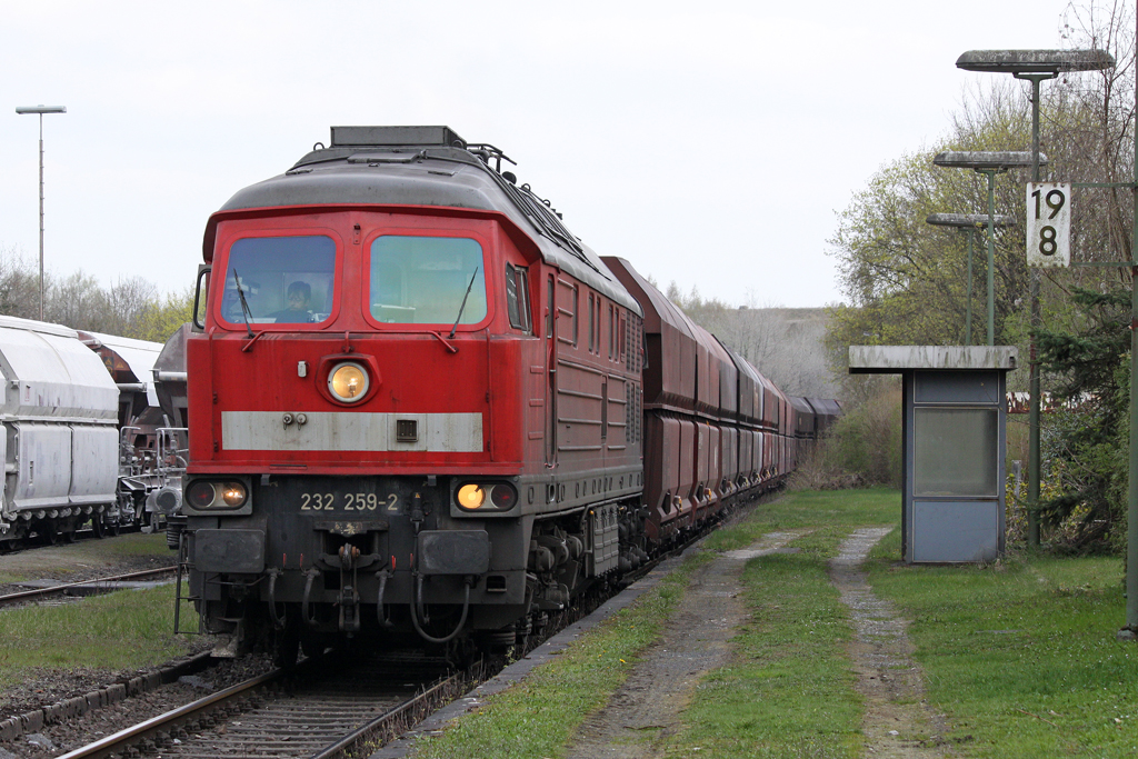 Die 232 259-2 in Dornap-Hahnenfurth am 16,04,10