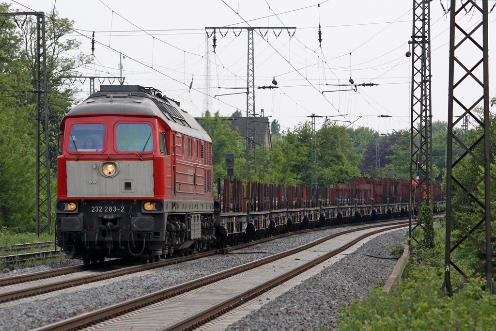 Die 232 283-2 in Duisburg Neudorf am 25,05,10