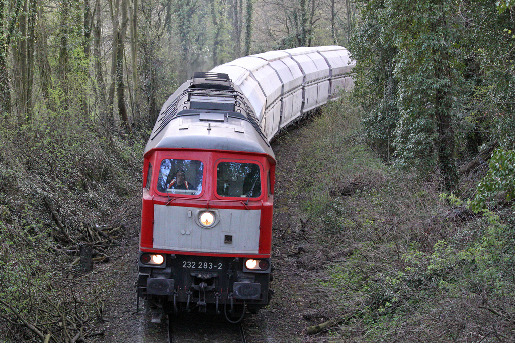 Die 232 283-2 zwischen Ratingen und W�lfrath am 16,04,10