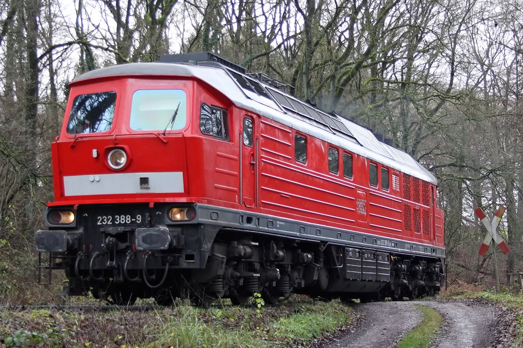 Die 232 388-9 bei der Einfahrt ins Rheinkalk Werk W�lfrath , am 07,12,09