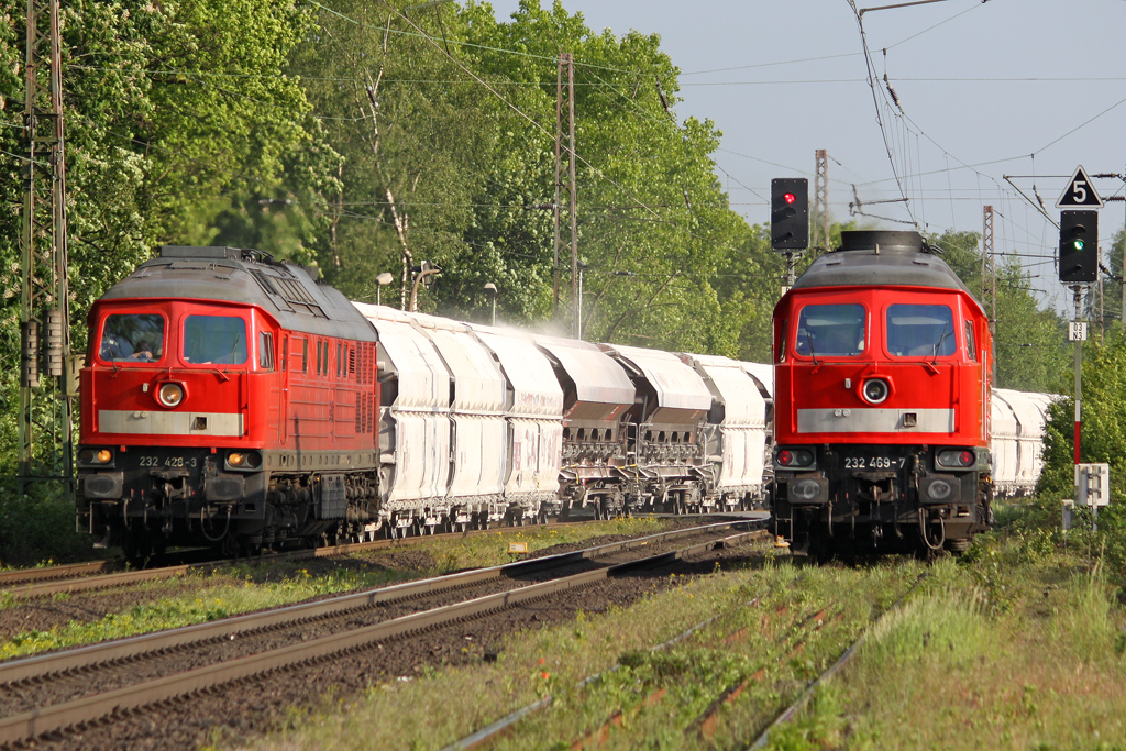 Die 232 428-3 und 232 469-7 in Ratingen Lintorf am 21,05,10