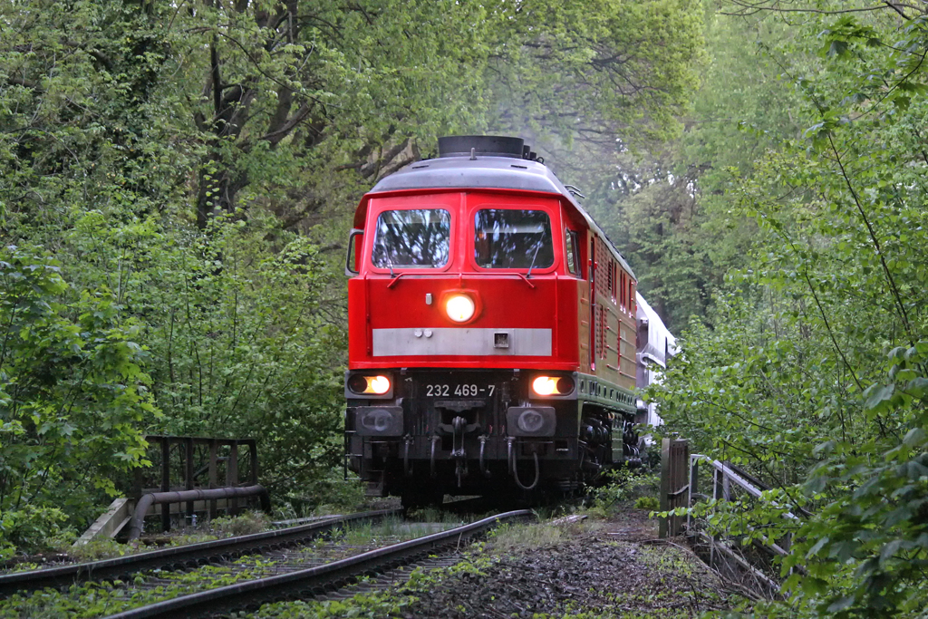 Die 232 469-7 im Angertal zwischen W�lfrath und Ratingen am 21,05,10