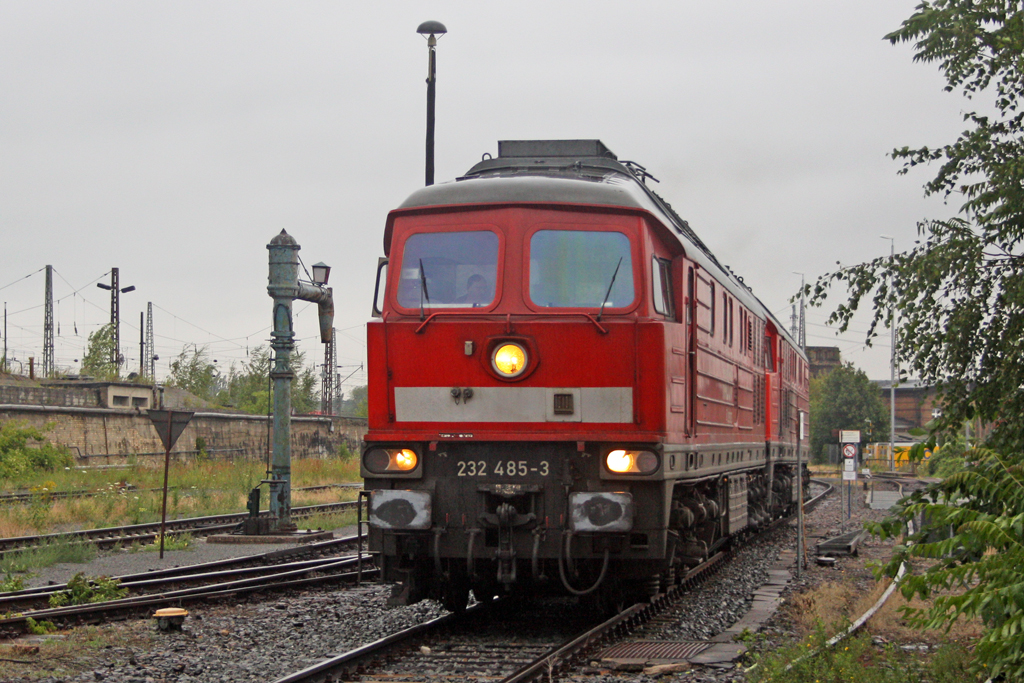 Die 232 485-3 und 232 675-9 bei der Einfahrt in BW Halle G am 02,07,11