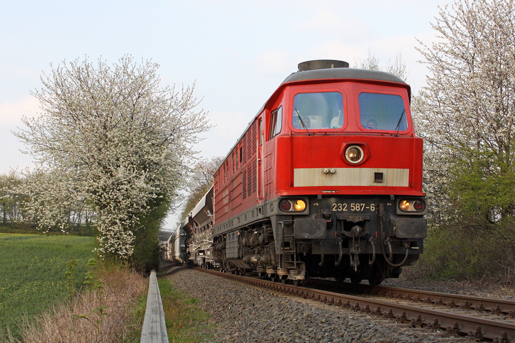 Die 232 587-6 zwischen Dornap-Hahnenfurth und Mettmann am 19,04,10