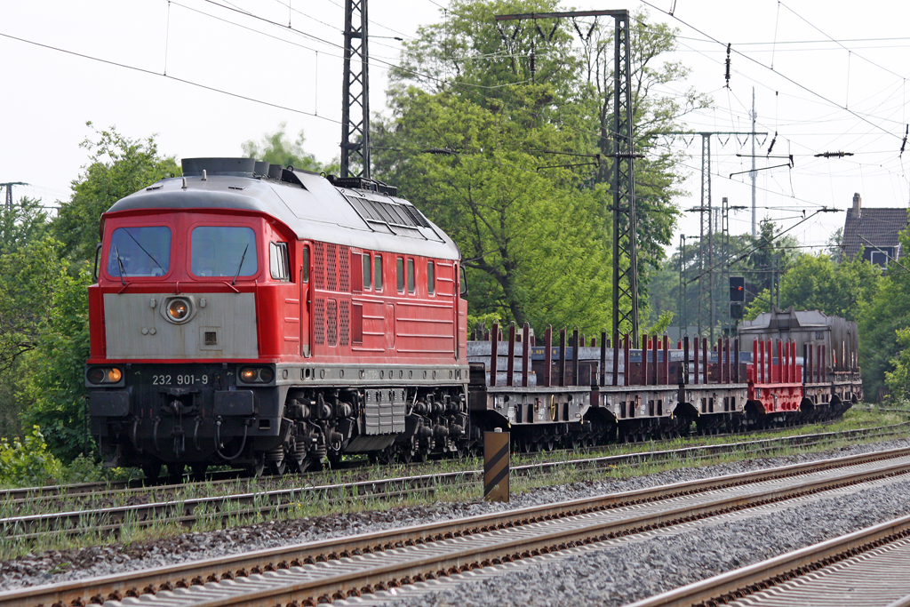 Die 232 901-9 in Duisburg Neudorf am 25,05,10