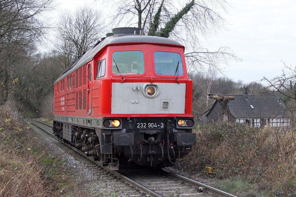 Die 232 904-3 bei der Einfahrt in W�lfrath Flandersbach , am 02,12,09