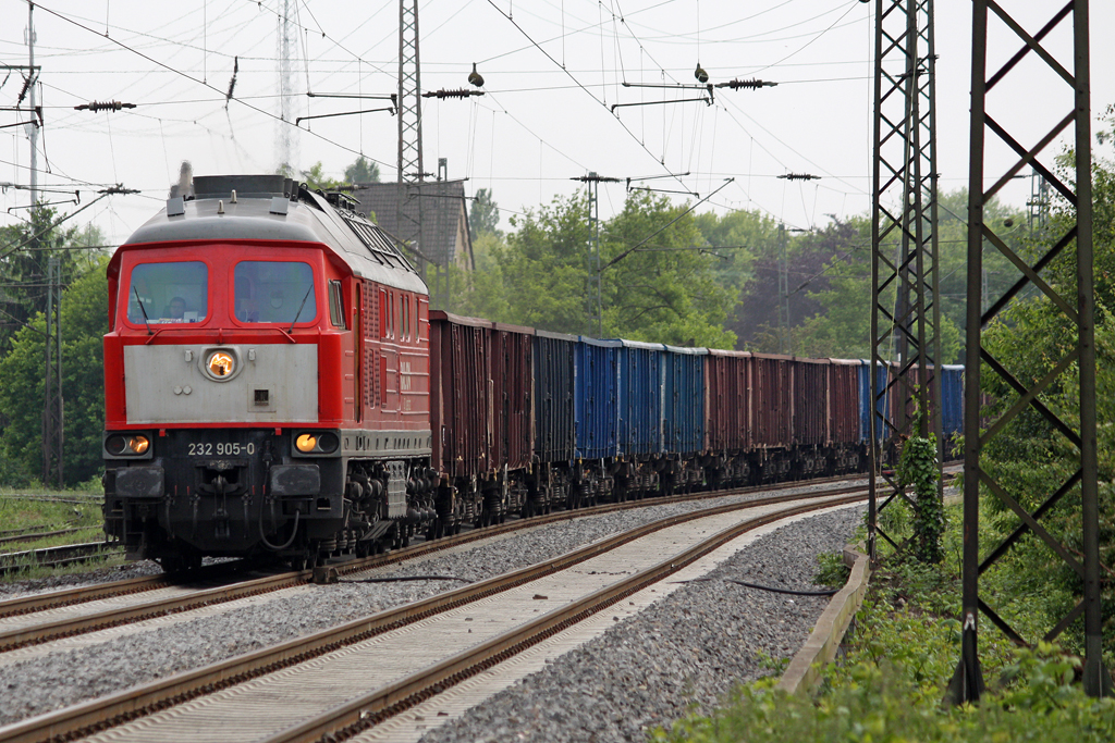Die 232 905-0 in Duisburg Neudorf am 25,05,10