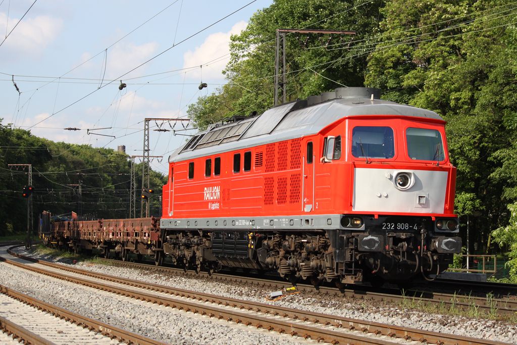 Die 232 908-4 in Duisburg Neudorf am 28,05,10