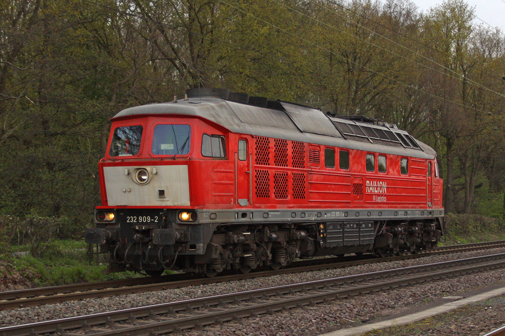 Die 232 909-2 in Duisburg Wedau am 26,04,12