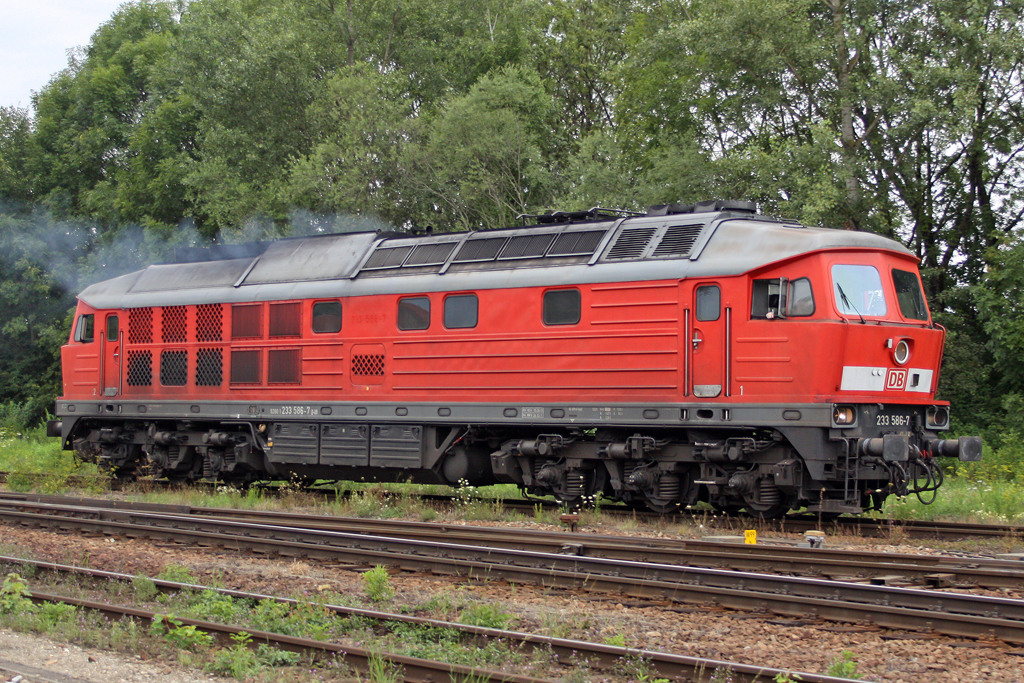 Die 233 586-7 in M�hldorf am 02,08,10