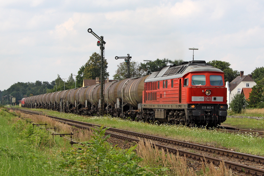 Die 233 662-6 in T��ling am 04,08,10