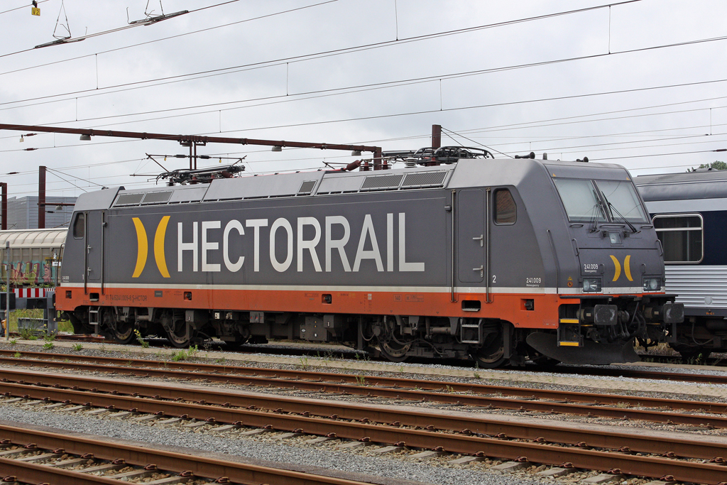 Die 241.009 abgestellt in Padborg am 05,08,11