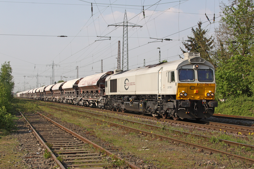 Die 247 039-1 in Ratingen Lintorf am 21,04,11