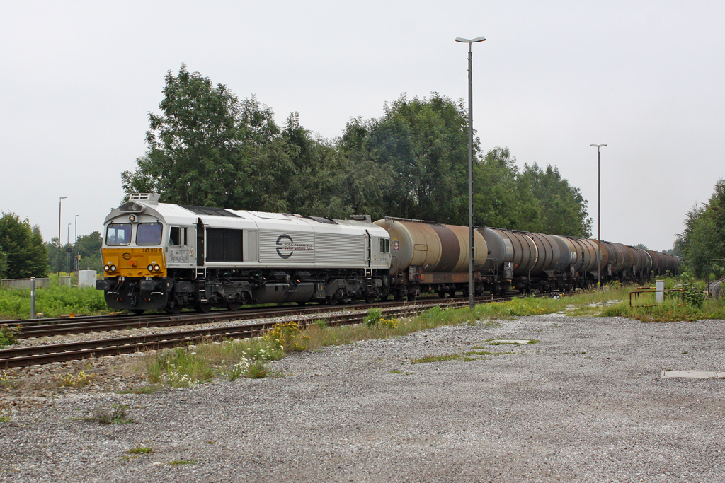 Die 247 051-6 in M�hldorf am 01,08,11