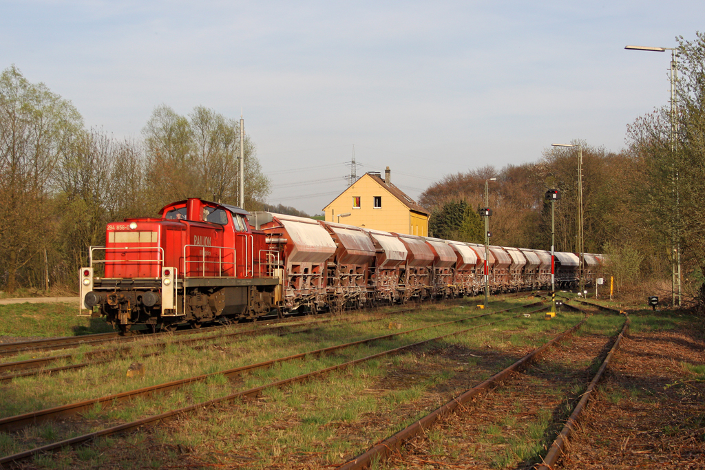 Die 294 856-0 in W�lfrath Flandersbach am 06,04,11