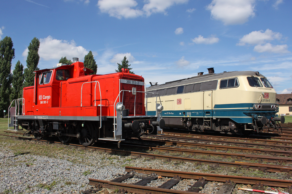 Die 360 303-2 neben 217 014-0 im BW N�rnberg Gostenhof am 19,08,10 