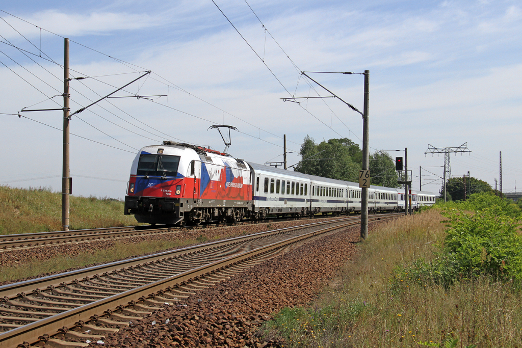 Die 370 006 in Frankfurt (Oder) Rosengarten am 18,08,12 