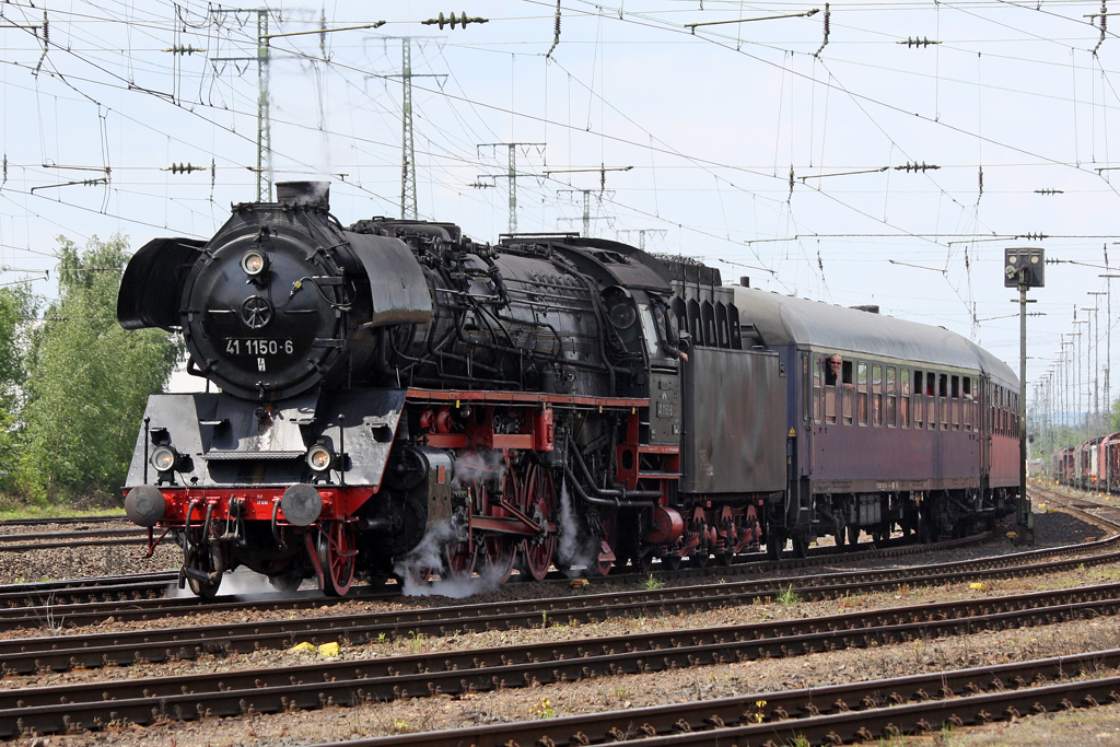 Die 41 1150-6 bei der Abfahrt aus dem Gbf Koblenz-L�tzel am 16,05,10   *