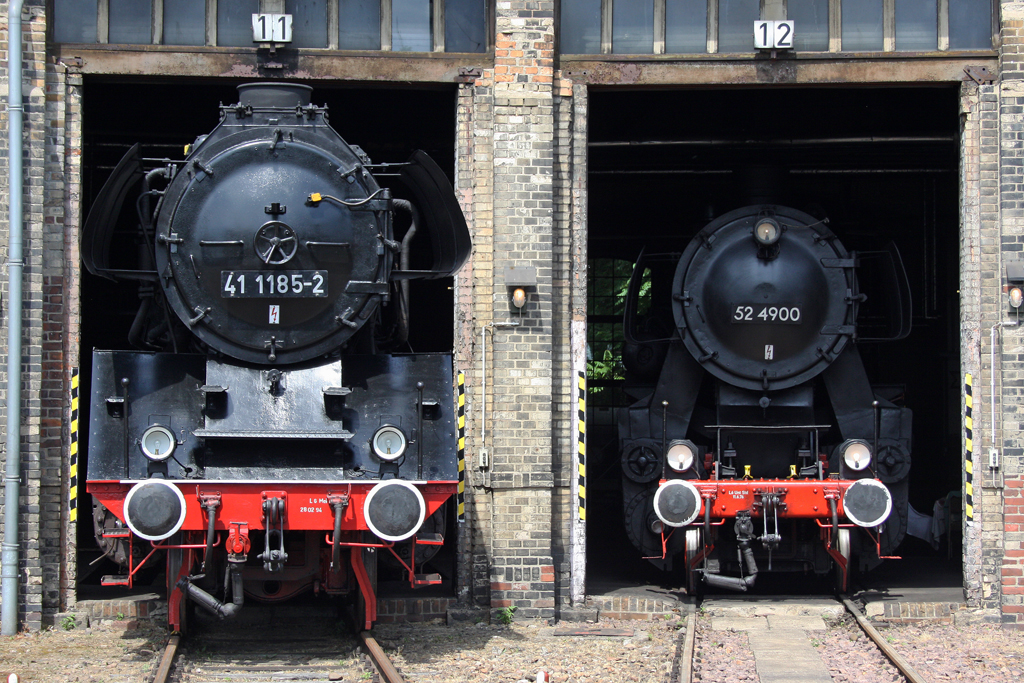 Die 41 1185-2 und 52 4900 im DB Museum Halle (Saale) am 02,07,10