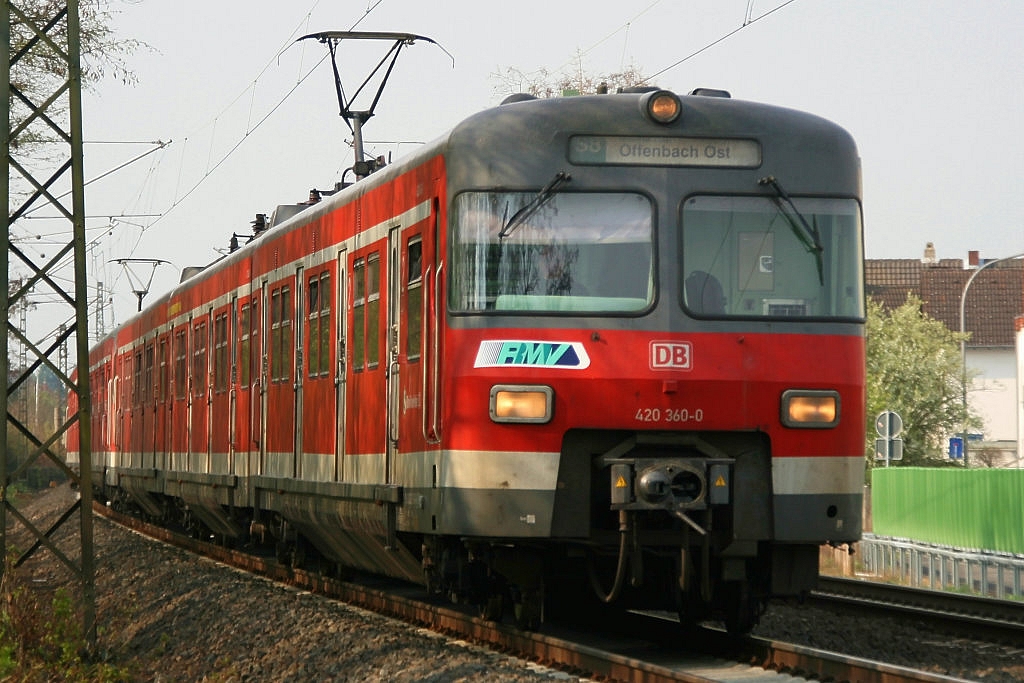 Die 420 360-0 als S8 nach Offenbach Ost aufgenommen in Raunheim am 14.04.2010.
