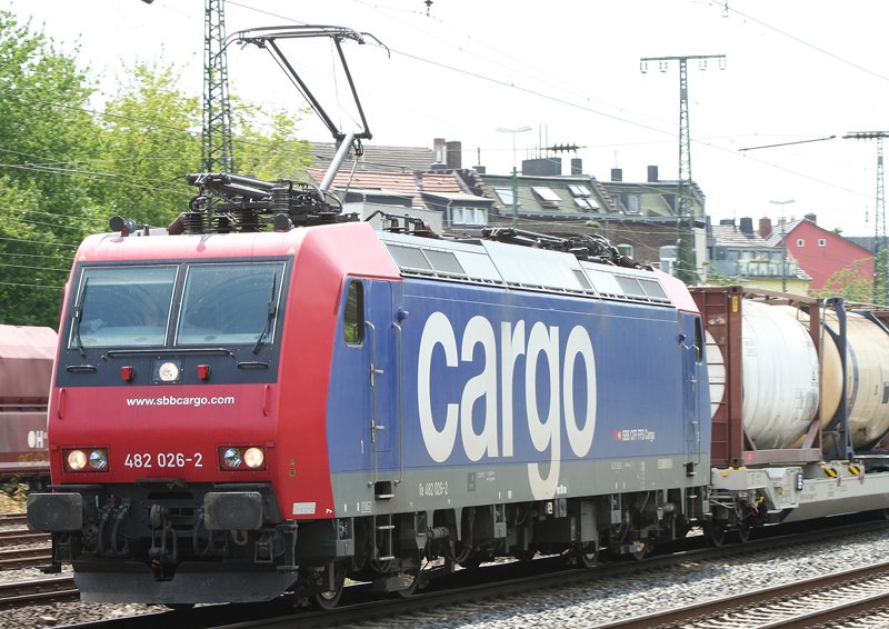 Die 482-026-2 hier bei der Durchfahrt in K�ln West am 04.07.09 !