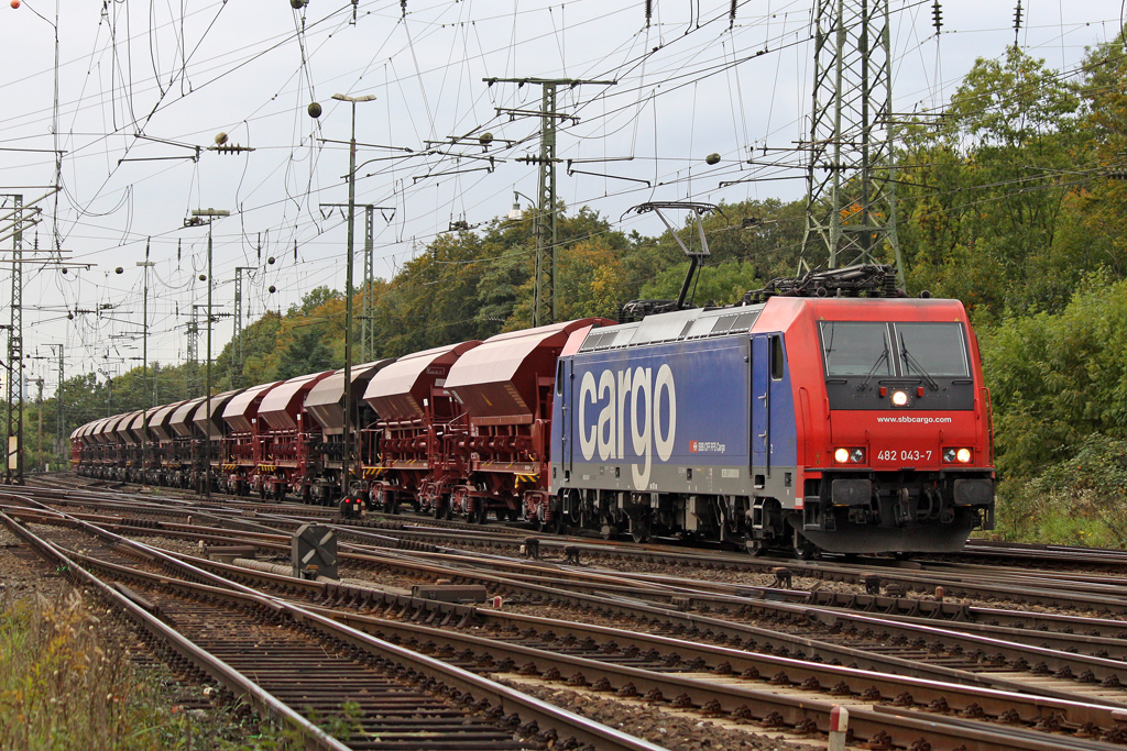 Die 482 043-7 in Gremberg am 05,10,10