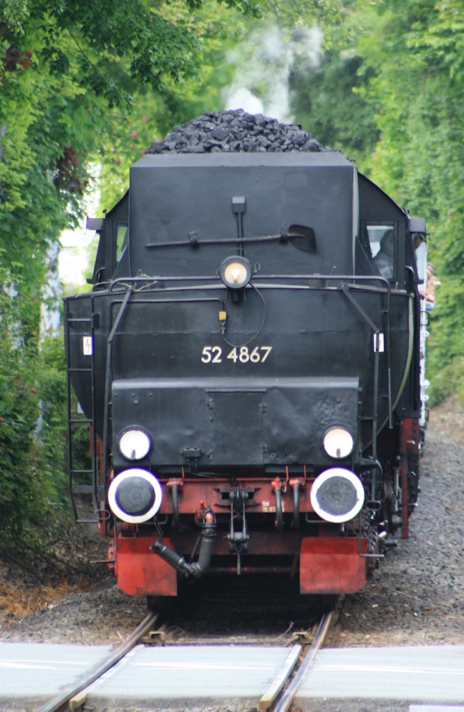 Die 52 4867 kommt von K�nigsstein, legt in Kelkheim einen kurzen Halt ein und f�hrt am 23.05.2010 nach Frankfurt H�chst.