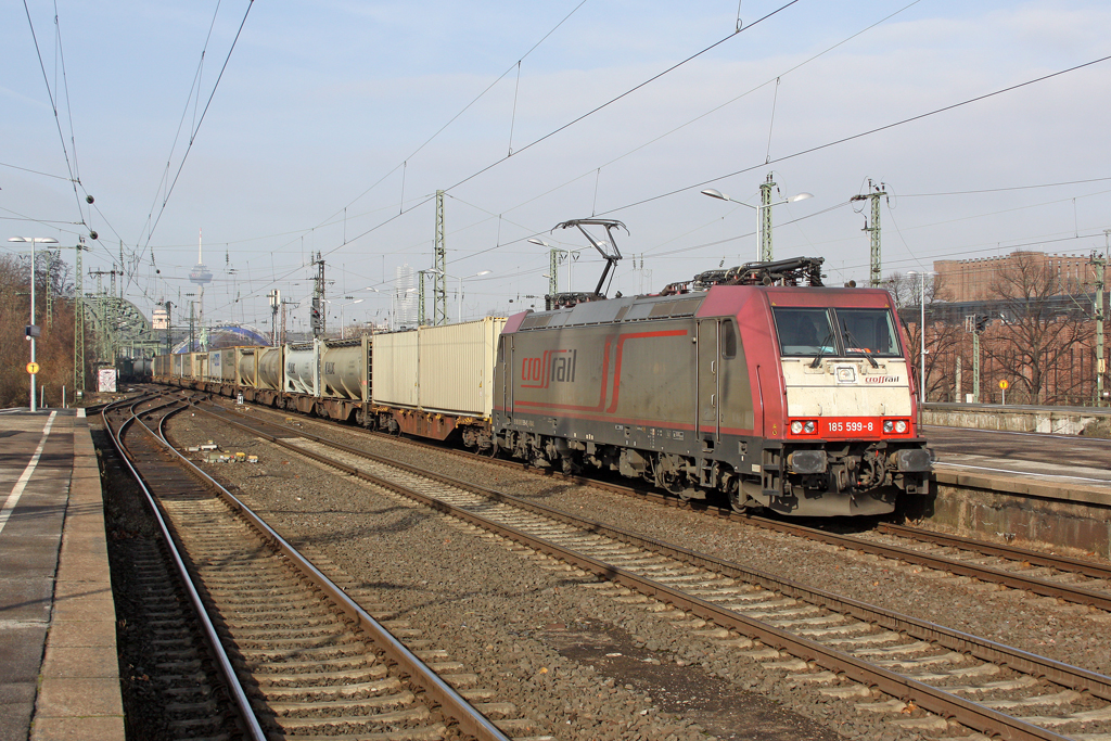 Die Crossrail 185 599-8 in Kl�n Deutz am 09,03,12