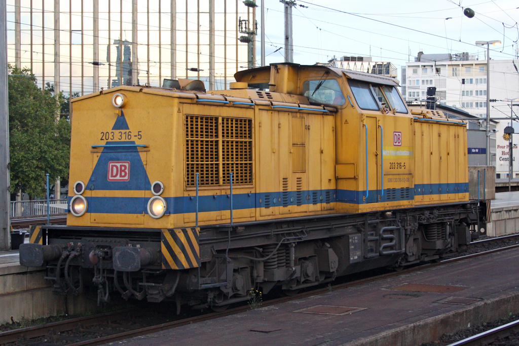 Die DBG 203 316-5 in K�ln Hbf am 03,10,10