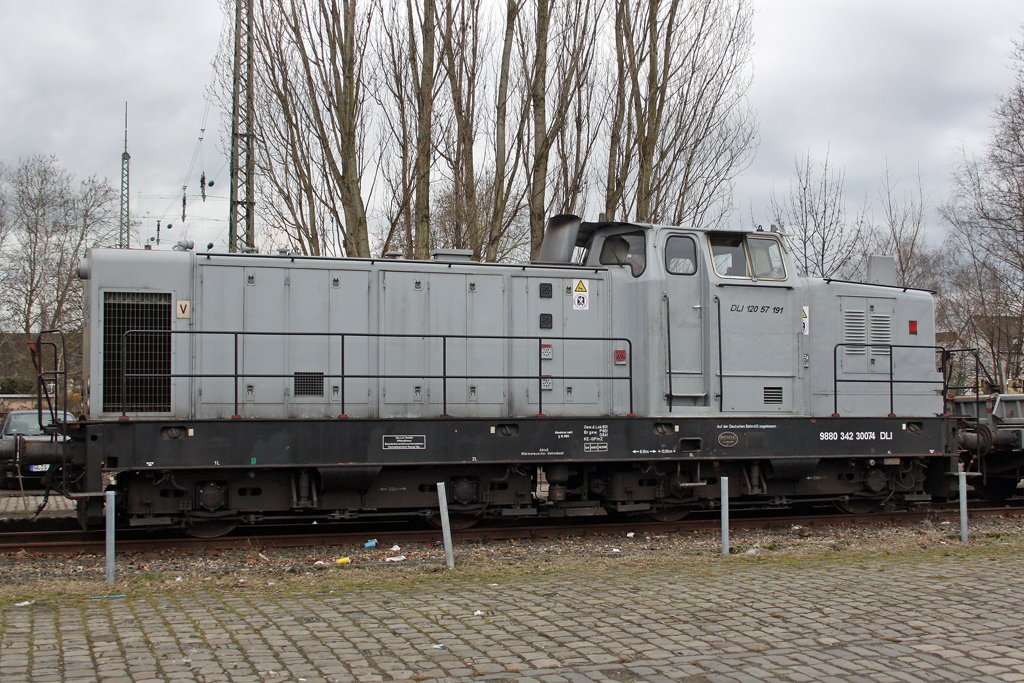 Die DLJ 120 57 191 in Opladen am 20,03,10